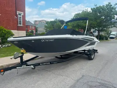 2022 GLASTRON 205 GT , BATEAU PERSONNEL PAS DE TAXES, AVEC SEULEMENT ***54 ***HEURES, L’HUILE MOTEUR...