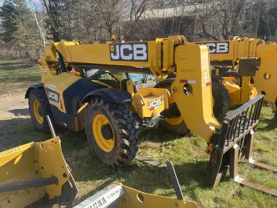 2014 JCB 507-42 with 2056 Hours, Cab, Heat, 7000LB lift capacity to 42’. 4 Wheel drive, 3 steer mode...