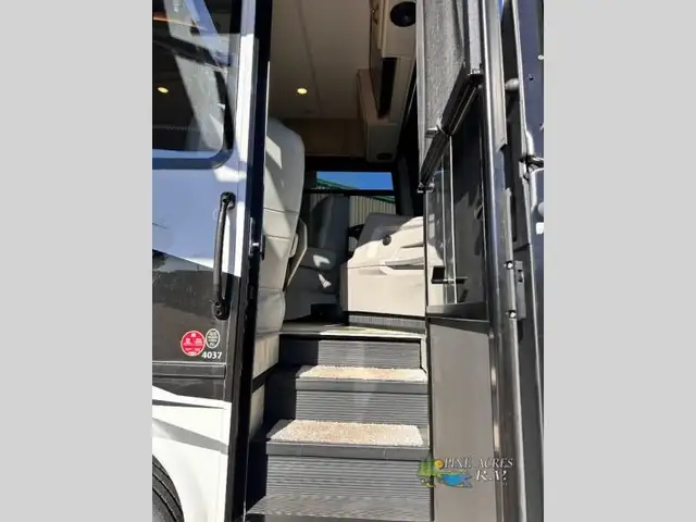 2023 Newmar Kountry Star 4037 Diesel Pusher 360 h.p. in RVs & Motorhomes in Moncton - Image 10