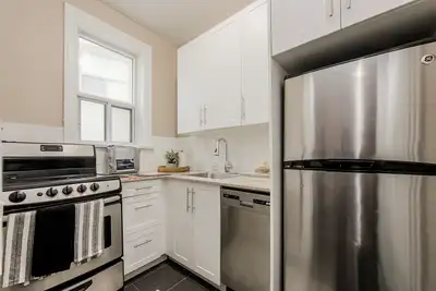 Broadview Mansions at 569 Broadview & 9 Tennis Broadview Mansions is a charismatic, boutique apartme...