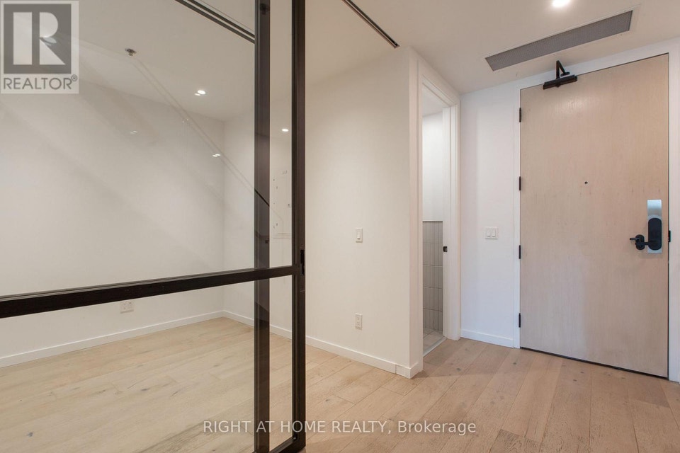 301 - 778 QUEEN STREET E Toronto (South Riverdale), Ontario 3