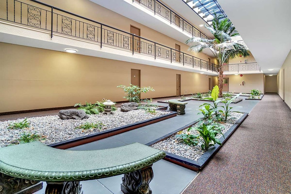 Skyview Apartments - 2 Bedroom available at 908 Sixth Avenue, Ne 4
