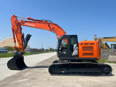Hitachi 225 USRLC-5 Year 2016 Hours 3876 Air Con/Heat/Rsdio Undercarriage 85% EPA Plated Hydraulic T...