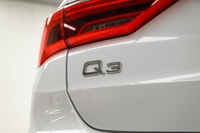 Get noticed in this gorgeous Glacier White SUV with contrasting Okapi Brown interior! Treat yourself... (image 7)