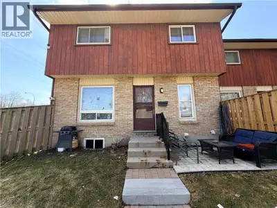 Wonderful Property in Desirable Waterloo Location with a rental license for 5!!!! Great Investment o...