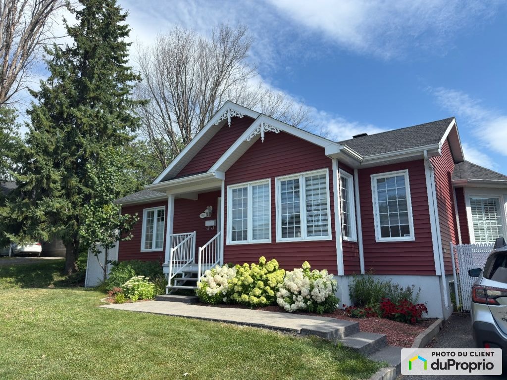 $580,000 - Bungalow for sale in L'Ancienne-Lorette — photo 1