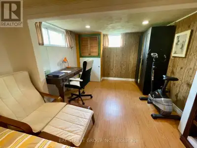 1 DEVONDALE AVENUE W Toronto (Newtonbrook West), Ontario