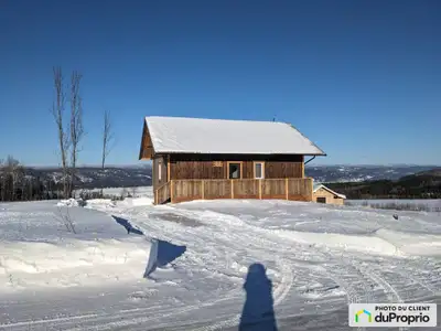 Maison haute performance et écoénergétique. Situé dans un paysage époustouflant, au coeur d'un voisi...