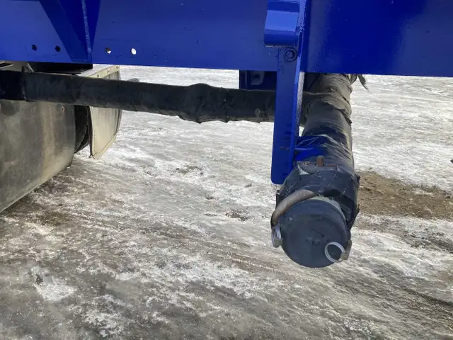 1999 Advance 27,000 Liter Quad axle Crude Oil Tanker Trailer in Heavy Equipment in Delta/Surrey/Langley - Image 21