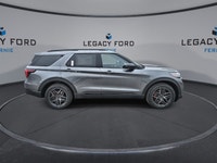 *Leather Seats, Second Row Heated Seats, 21 inch Aluminum Wheels, Premium Package!* Treat your famil... (image 8)
