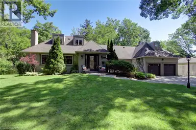 Welcome to 1391 Queen Victoria Avenue, an exceptional Lorne Park residence offering over 4,300 sq. f...
