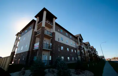 Welcome home to Ivy Trails Apartments, located at 25 Ivybridge Gate! This building offers luxury liv...