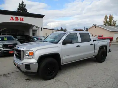 Check out this 2015 GMC Sierra Crew Cab 4x4, powered by a reliable 4.3L V6 paired with a 6-speed aut...