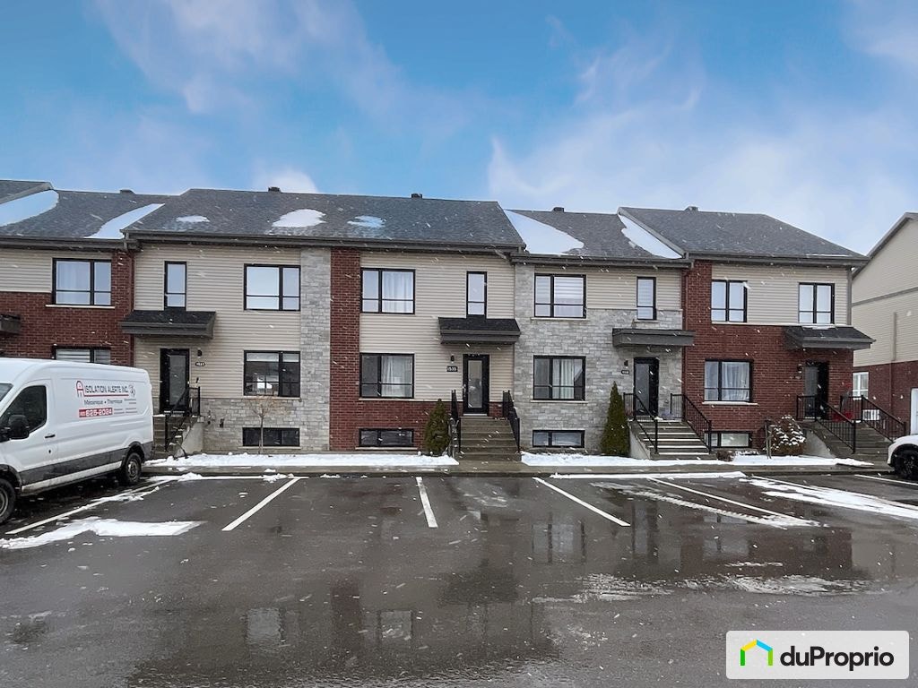 $499,999 - Townhouse for sale in St-Rémi — photo 1