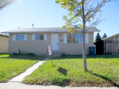 4 bedroom home for rent in Pacific Heights - 3553 Diefenbaker Drive. Close to grocery shopping and C...