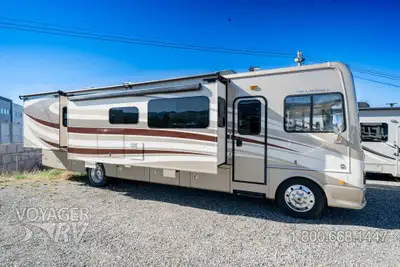 Located in Winfield, BC Call or Text 250-766-4607 Voyager RV Centre 1-800-668-1447 2017 Coach / 2016...