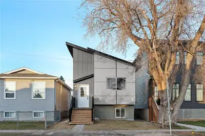 3D//Winnipeg/Brand new 5 beds & 3 full baths duplex in sought-after East Kildonan neighbourhood. Thi...