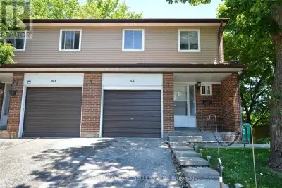 Very Well Maintained 4+1 Bedroom End Unit Townhouse, Same As A Semi-Detached. Great Location-Dundas...