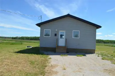 R19//Steep Rock/Showings Starts Now. Offers Anytime. Year-round getaway in beautiful Steeprock, Mani...