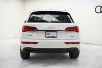 This Audi Q5 boasts a Intercooled Turbo Gas/Electric I-4 2.0 L/121 engine powering this Automatic tr... (image 6)