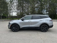 // ACCIDENT FREE!! // // SINGLE OWNER! // This used 2025 Kia Sportage X-Line Limited AWD with Panora... (image 9)