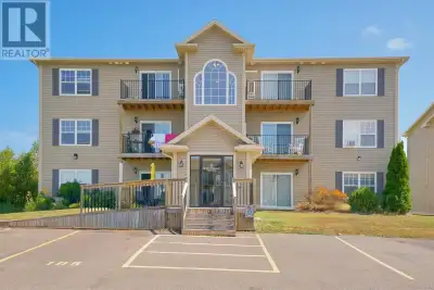 This 2-bedroom, 1-bath condo backs onto green space and features an open-concept kitchen and living...