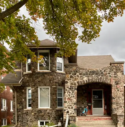 All Inclusive, 2 Bed Duplex - Beautiful Stone Home