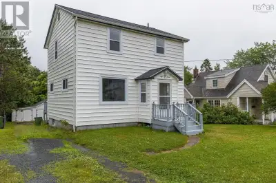 Located in desirable Southdale, steps from Clement Park elementary & middle schools, this well-built...
