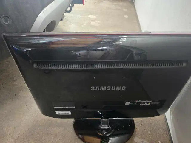 3TV's Samsung Smart 32"/27" LED,  Toshiba 32" LED PLEASE-READ in TVs in City of Toronto - Image 9