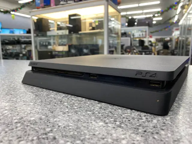 Sony PlayStation 4 500GB Console in Sony Playstation 4 in City of Toronto - Image 3