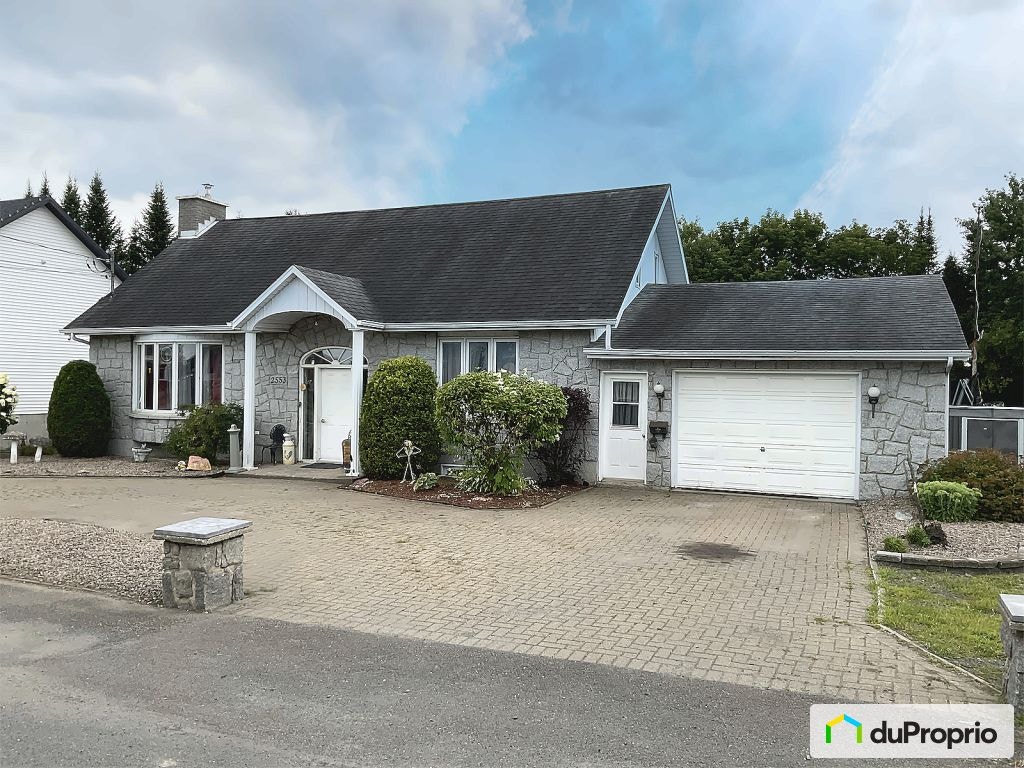 $599,900 - 1 1/2 Storey for sale in Drummondville (St-Nicéphore) — photo 1