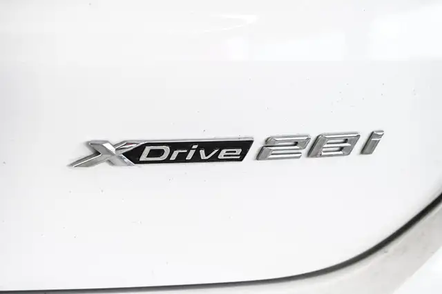 2018 BMW X1 xDrive28i | Mags | Cuir | Toit Pano | Caméra | * À v in Cars & Trucks in City of Montréal - Image 12
