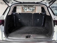 The 2024 INFINITI QX60 LUXE is the volume-leader of the Canadian lineup, striking a balance between... (image 8)