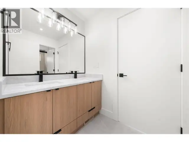 1511 BURRILL AVENUE North Vancouver, British Columbia in Houses for Sale in North Shore - Image 21