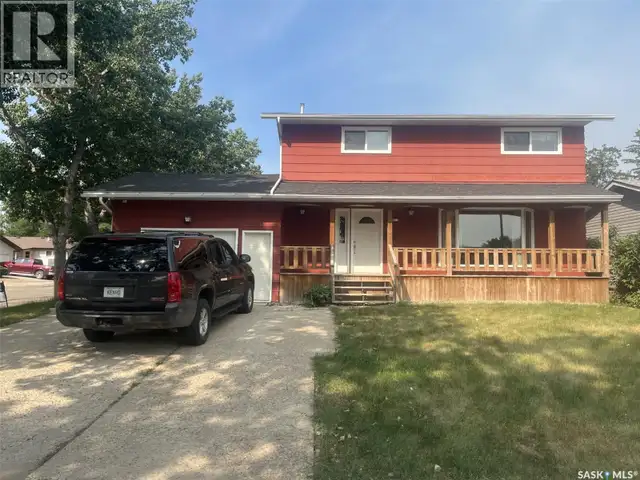 401 Sovereign CRESCENT Rosetown, Saskatchewan in Houses for Sale in Saskatoon - Image 2