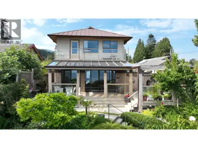 Franklin Road waterfront, complete with beach access! This beautiful home takes full advantage of th...