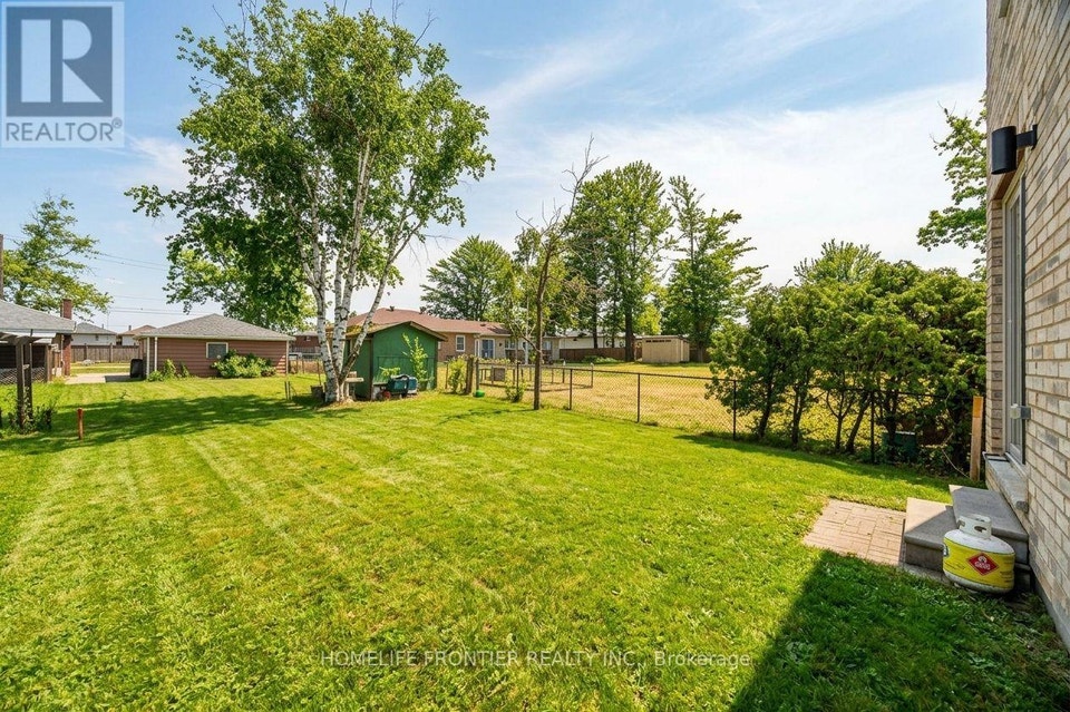 MAIN - 75 KIRKWOOD WAY Barrie (Painswick South), Ontario 3