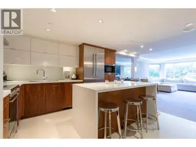 Live the Whistler dream in this stunning 2BR/2BA Woodrun Lodge condo, a concrete ski-in/ski-out gem...
