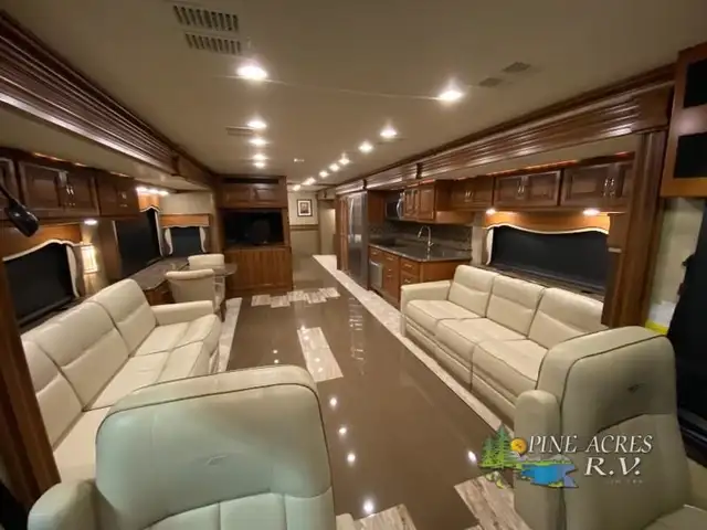 2015 Fleetwood RV Providence 42M only 027,446 Miles in RVs & Motorhomes in Moncton - Image 7