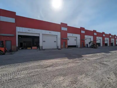 Brand New 3830-4840 sq ft Industrial Bay with SECURE YARD