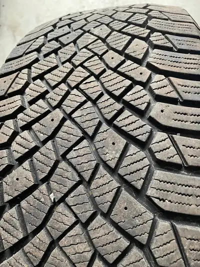 READ READ the entire ad before Contact 2 x 255/40/21 CONTINENTAL icecontact WINTER tires 95 % tread...