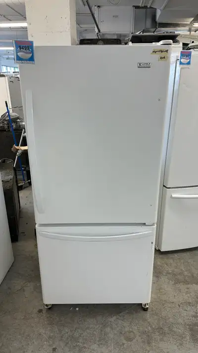 3108- Réfrigérateur Kenmore blanc congélateur bas bottom freezer, View more