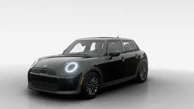 MINI Laval vous présente la puissante et pratique *MINI Cooper C 5 portes 2026*. Grâce ? sa disposit...