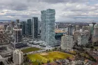 Mississauga 2 Bds Condo: Luxury Living, City View
