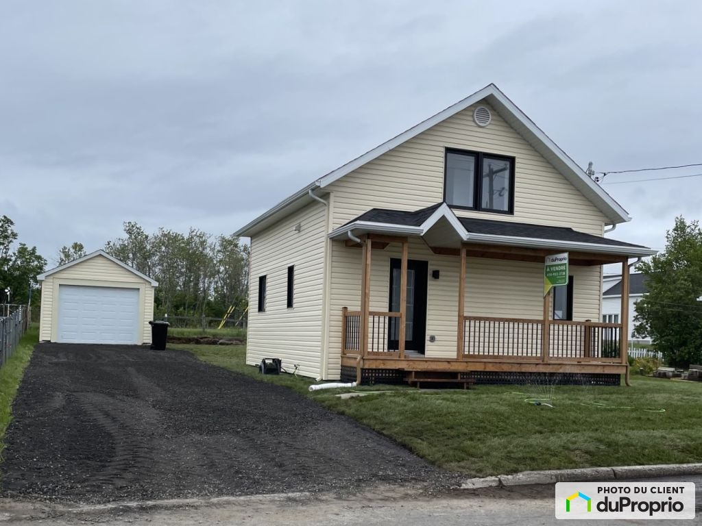 $325,000 - 1 1/2 Storey for sale in Matane — photo 1