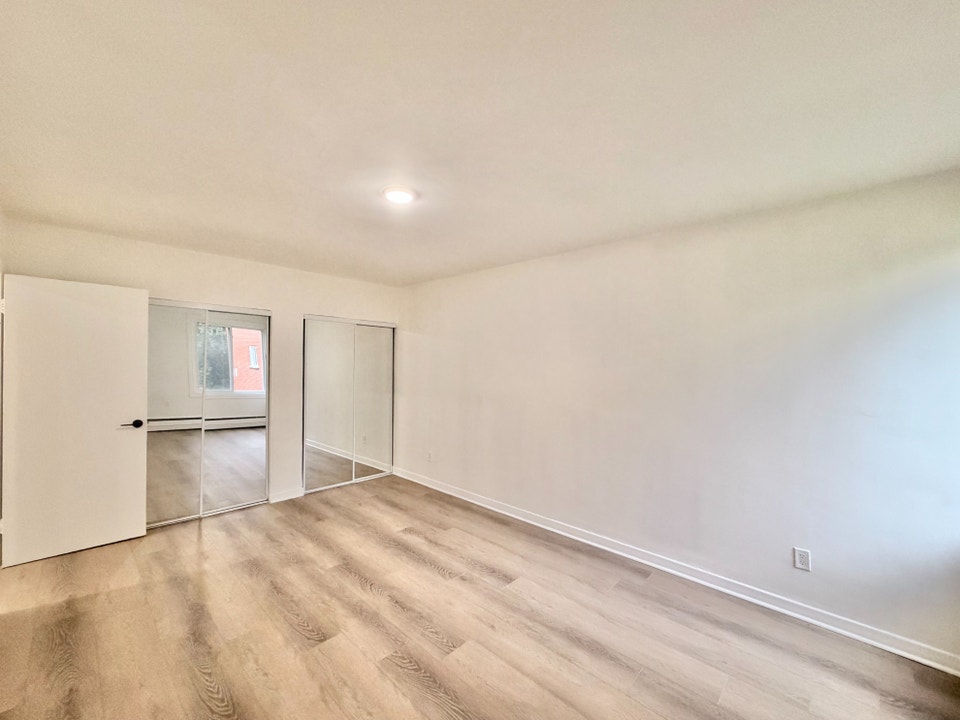 5.5 chauffé à Dorval - Électros & WiFi inclus - Dispo maintenant 4