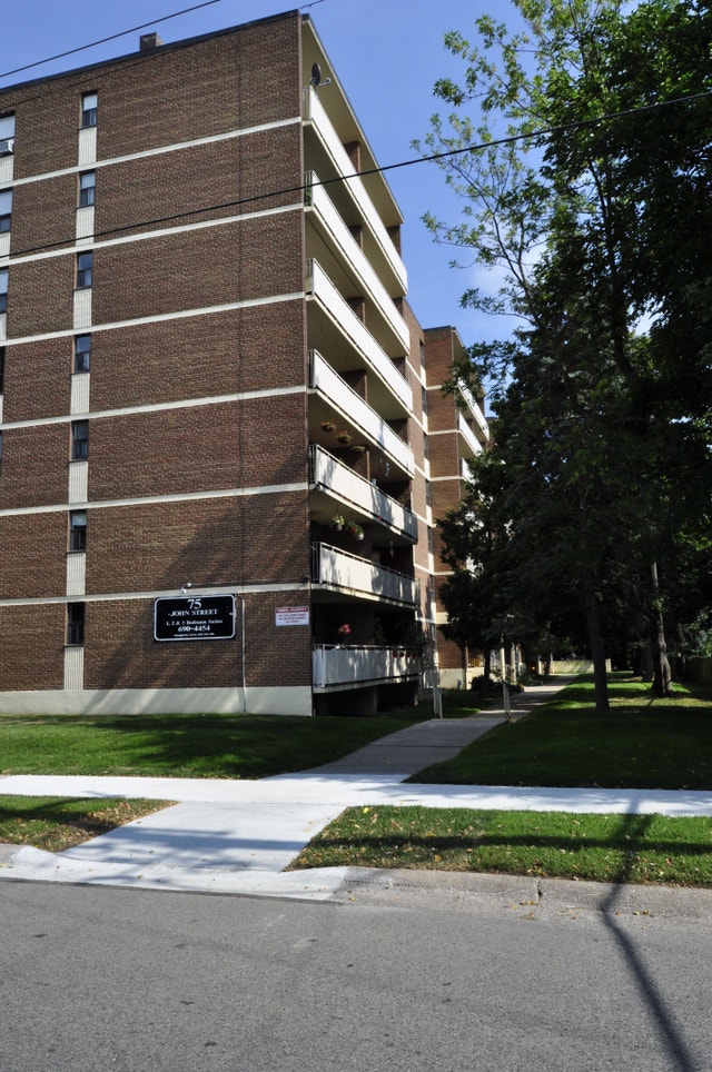 Basement Bachelor unit available for rent Long Term Rentals