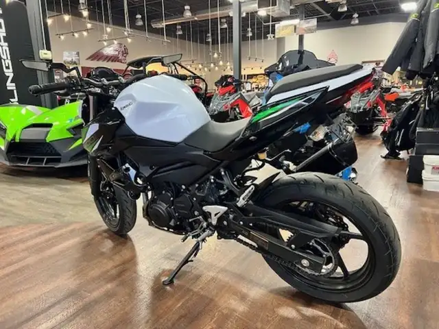 2019 Kawasaki Z400 ABS in Sport Bikes in Oakville / Halton Region - Image 5