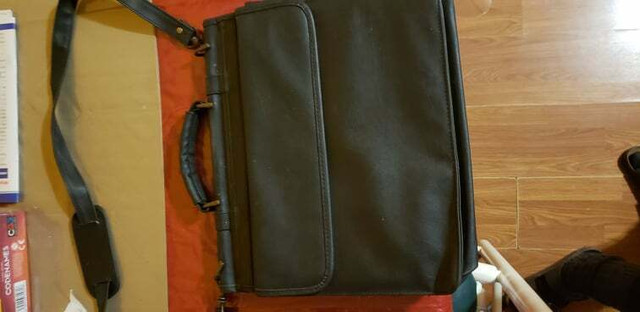 Laptop case. 15inch. Durable Faux leather. Black in Laptop Accessories in Pembroke - Image 2