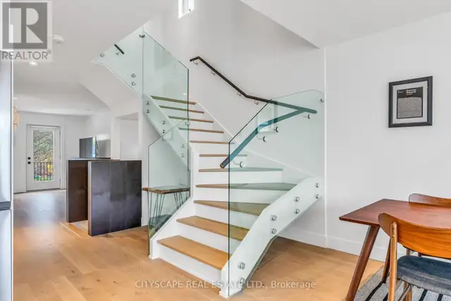 UPPER - 61 EDWIN AVENUE Toronto (Dovercourt-Wallace Emerson-Junc in Long Term Rentals in City of Toronto - Image 31